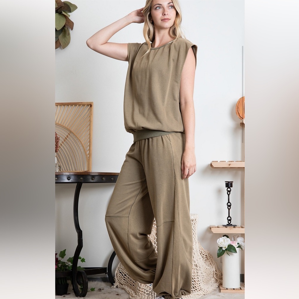 B9062-(🚨 5 COLORS) OPEN BACK SLEEVELESS SWEAT TOP & PANTS SET - Picture 7 of 12